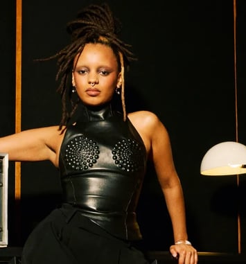Camille Yembe, Jeune & Laide Tour