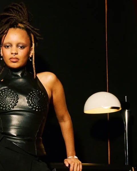Camille Yembe, Jeune & Laide Tour