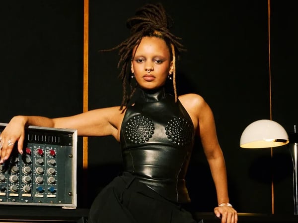 Camille Yembe, Jeune & Laide Tour