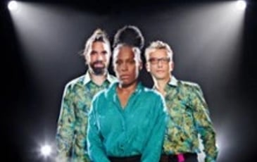 Sandra N'Kaké, Trio Elles