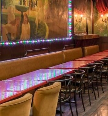 Au Café de Paris