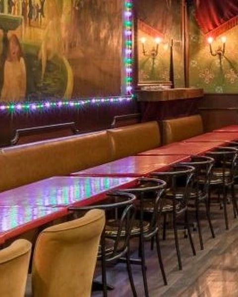 Au Café de Paris