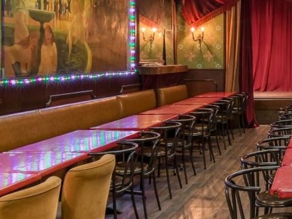 Au Café de Paris