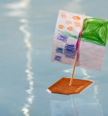 Animation jeune public : atelier de fabrication de petits bateaux