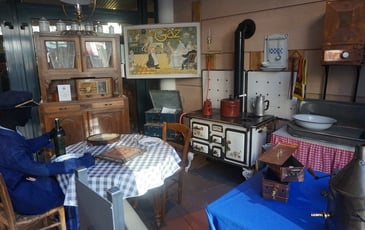 Exposition d'anciens matériels électroménager et d'affiches publicitaires