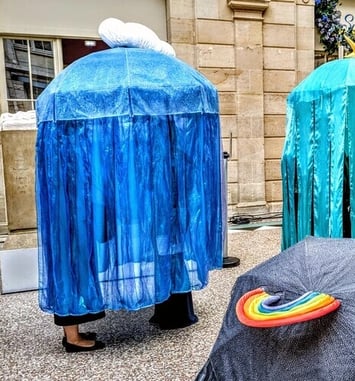 Théâtre, patrouilles de parapluie