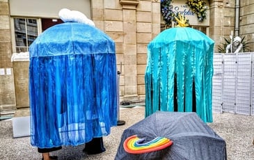 Théâtre, patrouilles de parapluie