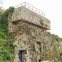 Visite guidée du poste de commandement de l'artillerie côtière de l'armée de terre allemande