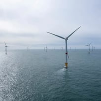 Visite en bateau du parc éolien en mer de Fécamp