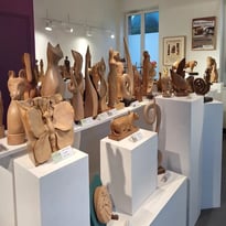 Sculpture sur bois précieux, démonstration chez Roger Douville