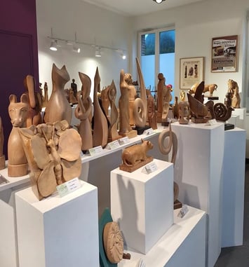 Sculpture sur bois précieux, démonstration chez Roger Douville