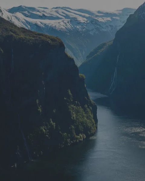 Entre fjords majestueux