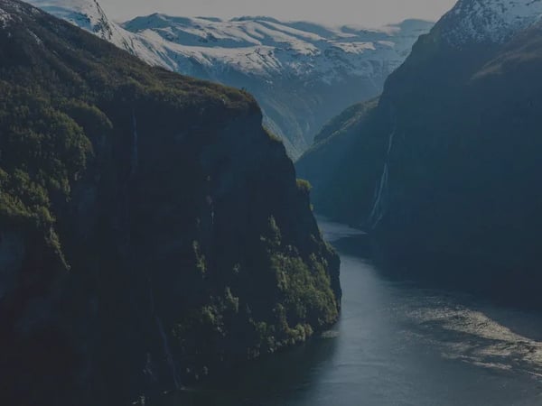 Entre fjords majestueux