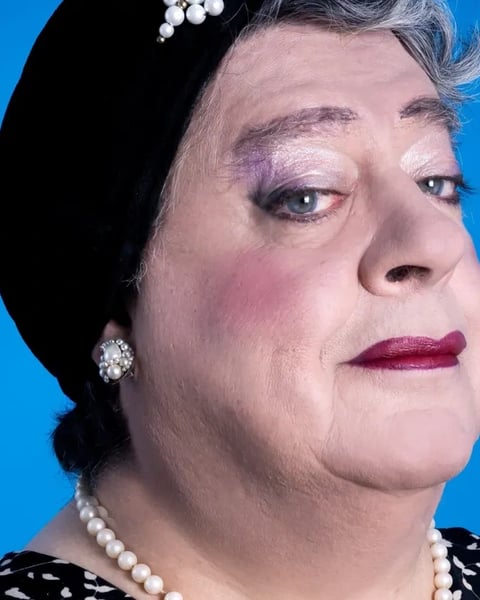 Carte blanche à Madame Raymonde