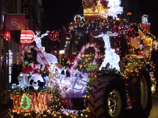 Arrivée du Père Noël et défilé des tracteurs illuminés